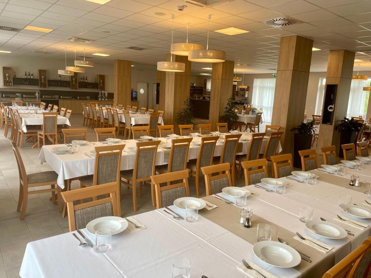 Gyirmot Sport & Wellness Hotel Дьёр Экстерьер фото